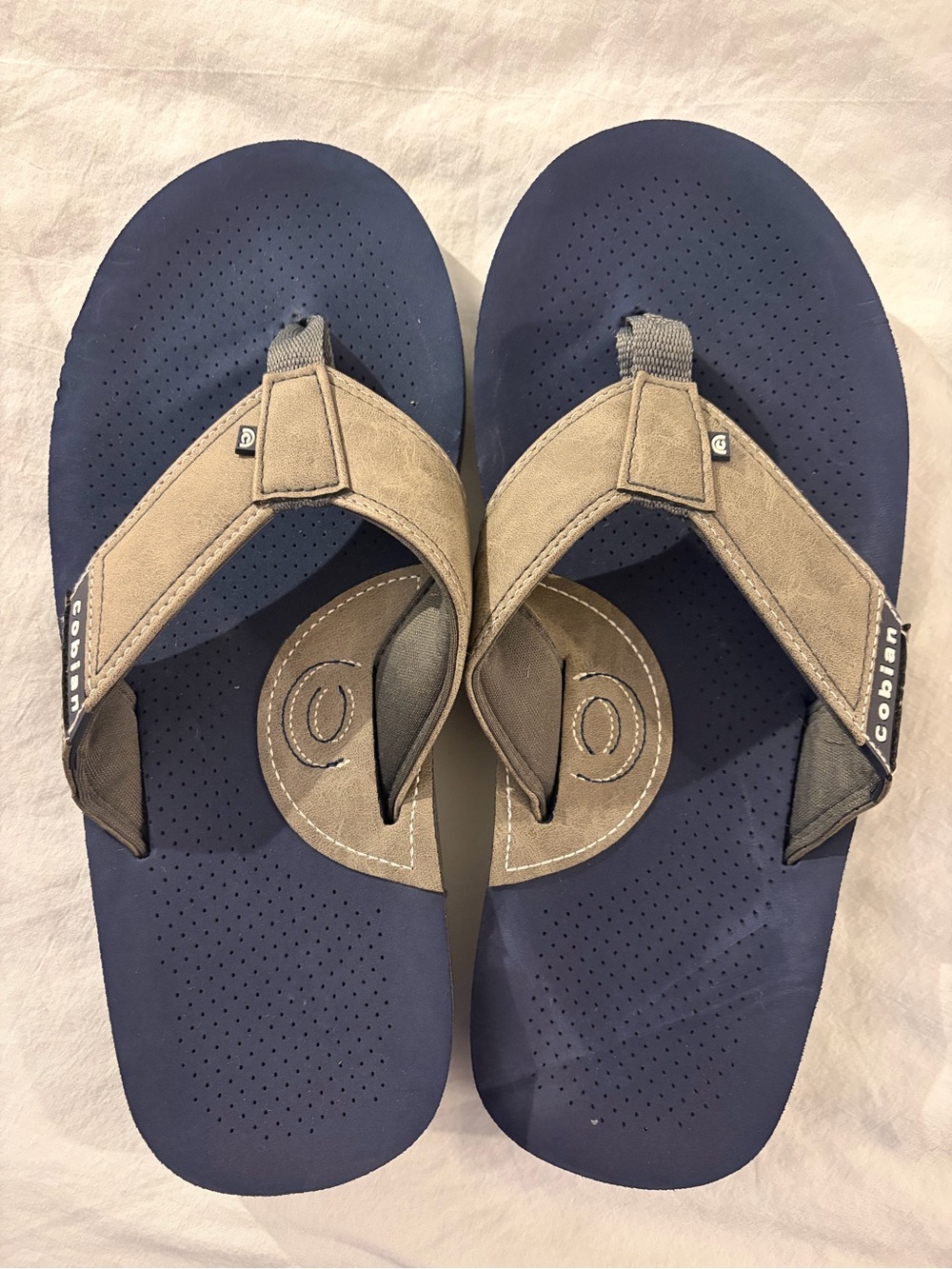Cobian Men’s Flip Flop Sandals Size 9 Navy Gray Comfort Beach Casual - Picture 2 of 4